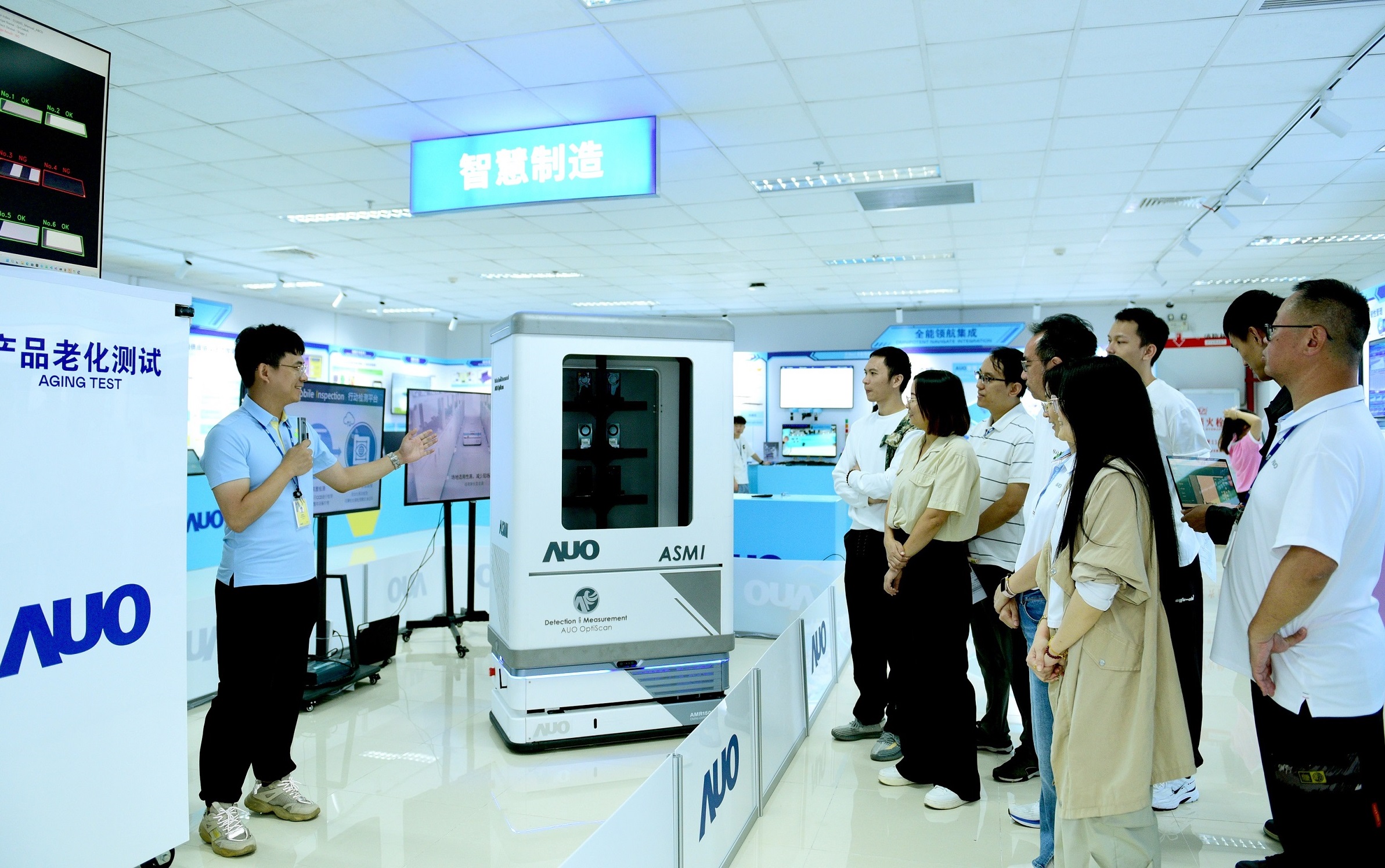 友達廈門將5G+ABC技術串聯生產管理全流程，打通研發、採購、生管、製程、設備、品質等產品全生命週期製造流程，完成數位化設計、智慧供應鏈、智慧座艙、全流程設備管理、資料驅動優化、智慧線上檢測、智慧品管等自我調整生產模式升級